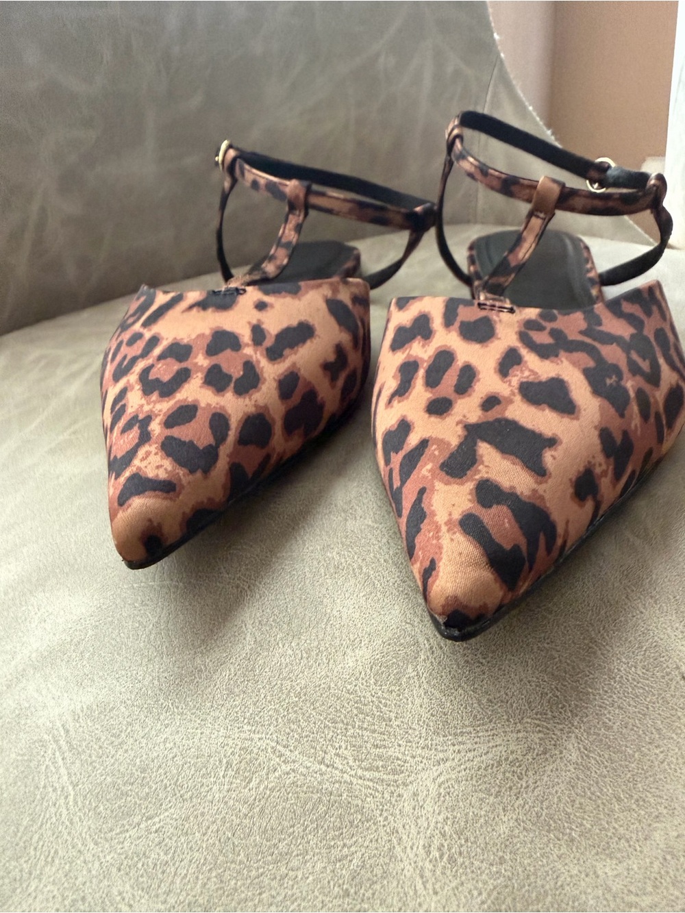 H&M Leopard Print T Strap Pointed-Toe Ankle Strap Flats - Brown/Black - Picture 4 of 6